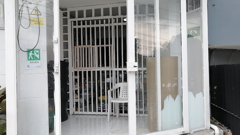 Imagen de Pinturas y ferretería bermudez - Ferretería en Medellín