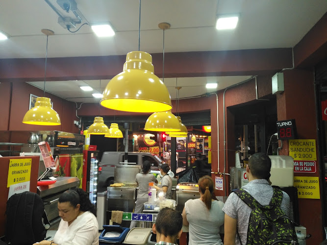 Imagen de Sanducheo Colitas Paisas - Restaurante en Medellín