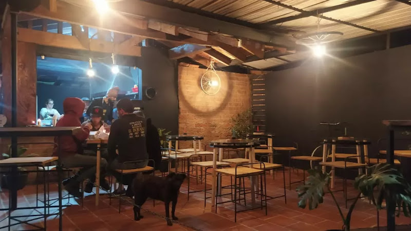 Imagen de Veintiocho Décimas | Hamburguesería artesanal