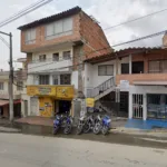 Douelas Navarro Velez Medico - Farmacia en Medellín