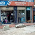 Droguería Bernal G - Tienda de comestibles, periódicos y medicamentos en Bogotá